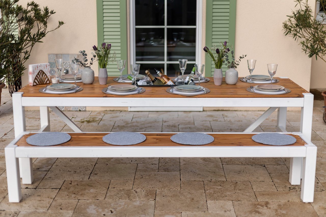 Holzbegehrt Gartentisch Gartentisch - Stammtisch, Inkl. flexiblem Blumenkasten auch Nutzbar für Getränke oder Kräuter von Holzbegehrt