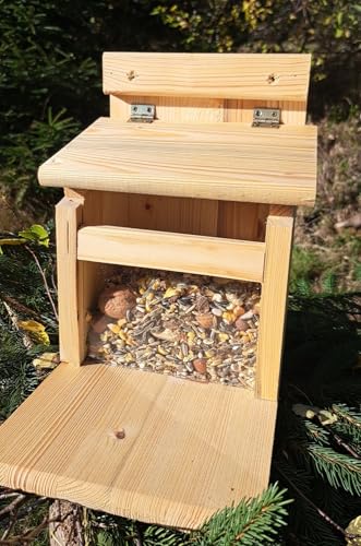 Holzdeko-Ma Eichhörnchen Futterhaus XXL, Eichhörnchen, Fichtenholz, Transparentes Sichtfenster, Hängend-Halterung, Wildlife-Futterhaus von Holzdeko-Ma