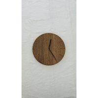 Moderne Wanduhr Aus Mdf/Silber Eiche 30cm Groß Auf Wunsch Auch Personalisierbar Als Geschenk 2. Wahl von Holzguhl