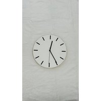 Moderne Wanduhr Aus Mdf Weiß Matt 30cm Groß von Holzguhl