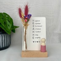 Kleines Geschenk Für Hebamme Als Wertschätzung Mit Holzfigur Und Trockenblumen Vase Auf Kartenhalter von HolzkoepfchenDF