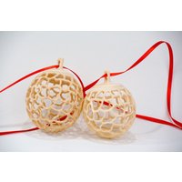 Christbaumkugel 50 Mm, Weihnachten, Weihnachtsschmuck, Weihnachtskugel, Christbaumschmuck, Zirbe, Zirbenholz, Geschenk, Weihnachtsgeschenk Christbaumkugel 50 Mm, Weihnachten, Weihnachtsschmuck, Weihnachtskugel, Christbaumschmuck, Zirbe, Zirbenholz, Geschenk, Weihnachtsgeschenk von HolzkunstMBauer