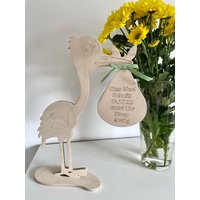 Geschenk Zur Geburt Storch Aus Holz Personalisiert Mit Eingravierten Geburtsdaten von HolzmadeShop
