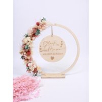 Holzscheibe Im Ring Mit Trockenblumen Und Gravur Zum Muttertag von HolzmadeShop