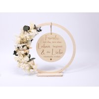Personalisierte Holzscheibe Mit Gravur Und Trockenblumen - Ein Einzigartiges Geschenk Für Jeden Anlass von HolzmadeShop