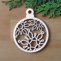 Geschenkanhänger Kugel Schneeflocke Alaska Aus Holz, Baumschmuck Lasercut von Holzmeile