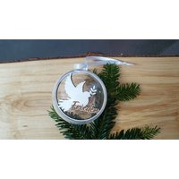 Friedenstaube in Acrylglaskugel, Christbaumkugel, Weihnachtschmuck, 80mm von HolztraumeHolthoefer
