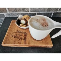 Holz-Untersetzer "Kleine Auszeit", Geschenk, Tablett Für Tee, Kaffee, Gebäck - Eiche Massiv Geölt, Gravur Individualisierbar Holz-Untersetzer "Kleine Auszeit", Geschenk, Tablett Für Tee, Kaffee, Gebäck - Eiche Massiv Geölt, Gravur Individualisierbar von Holzumdrehen