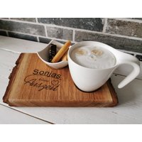 Holz-Untersetzer "Kleine Auszeit" Mit Baumrinde, Geschenk, Tablett Für Tee, Kaffee, Gebäck - Eiche Massiv Geölt, Gravur Individualisierbar Holz-Untersetzer "Kleine Auszeit" Mit Baumrinde, Geschenk, Tablett Für Tee, Kaffee, Gebäck - Eiche Massiv Geölt, Gravur Individualisierbar von Holzumdrehen