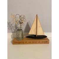 Schöne Deko | Maritim Segelboot Massives Buchenholz Boot Vase Holzblumen Segeln Unikat Natur Holz Upcycling Laser von HolzundDeko