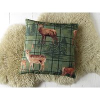 Kissenhülle Hirsch Wald, Chalet Kissen Grün Kariert, Rustikale Jagd Deko, Rückseite Grün Uni Mit Verdecktem Reißverschluss Kissenhülle Hirsch Wald, Chalet Kissen Grün Kariert, Rustikale Jagd Deko, Rückseite Grün Uni Mit Verdecktem Reißverschluss von HolzundLeinen