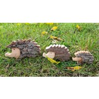 Herbstdekoration Igel Mit Rinde Naturholz in 3 Verschiedene Größen Herbstdekoration Igel Mit Rinde Naturholz in 3 Verschiedene Größen von HolzwurmHandwerk