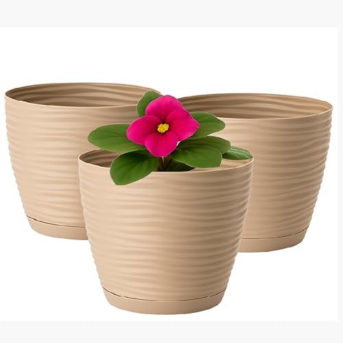 Home Garden Ornaments Pflanzentopf für Zimmerpflanzen – 3er Set Blumentöpfe aus Kunststoff mit Wellenstruktur, Drainagelöchern & integriertem Untersetzer,für Innen & Außenbereich (11 cm, Taupe) von Home Garden Ornaments