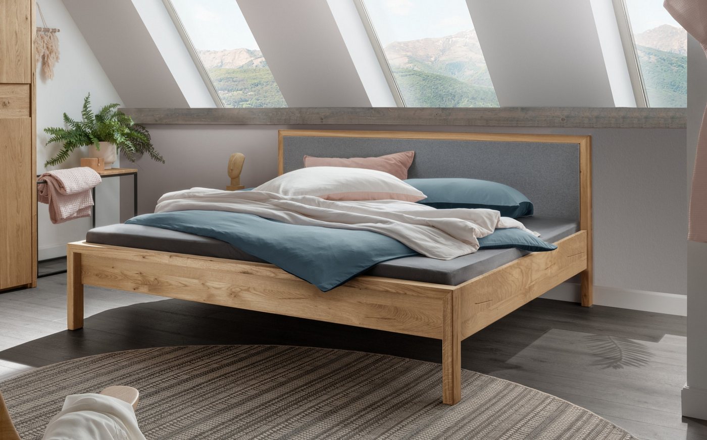 Home affaire Massivholzbett Huven Doppelbett, Holzbett, hohe Belastbarkeit: 200kg je Seite (in 4 Breiten, Einlasstiefe 16 oder 20cm, niedrige Fußhöhe), massive FSC-zertifizierte Eiche, Kopfteil gepolstert von Home affaire