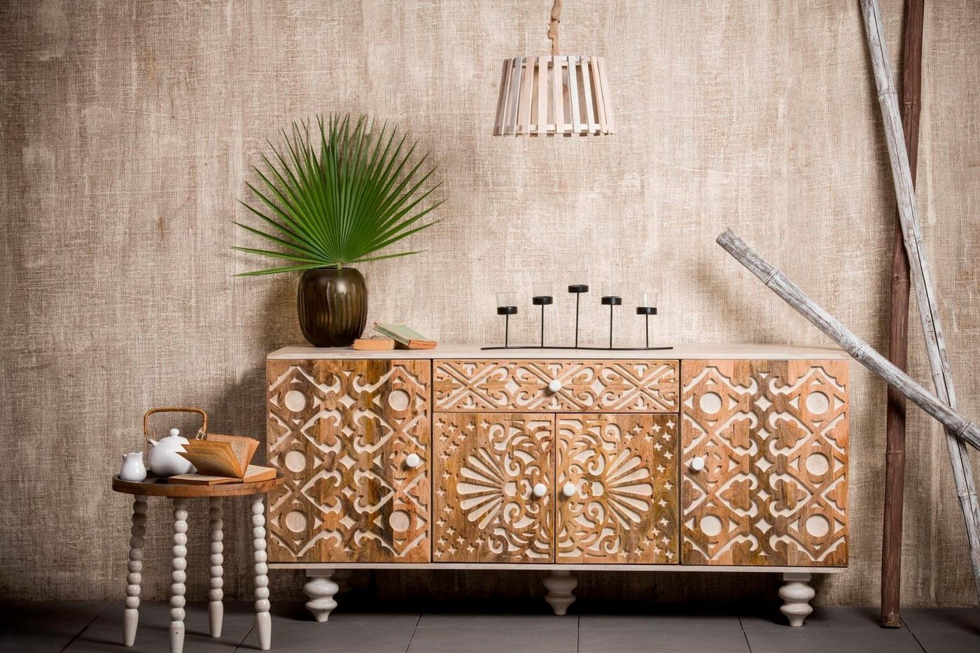 Home affaire Sideboard Spring, aus massivem Mangoholz mit dekorativen Schnitzereien, Breite 160 cm von Home affaire