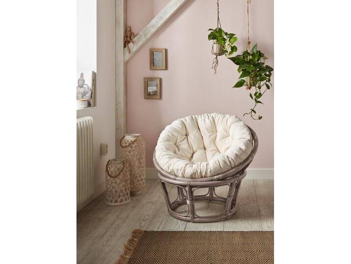 Rattanstuhl HOME AFFAIRE, grau (grau, beige), Ø100cm, Ein stilvolles Möbelstück mit einem Hang zur Gemütlichkeit Der Home affaire Papasansessel ist aus handgeflochtenem Rattan und bringt so einen natürlichen Charme in die eigenen vier Wände. Die hochwertige Verarbeitung macht sich auch beim Sitzkomfort bemerkbar. Wer einfach ein paar Minuten nach der Arbeit ausspannen möchte, nimmt im bequemen Sitzkissen des Rattanstuhls Platz und lässt den Tag Revue passieren ? Schlummermodus vorprogrammiert. Sein kombinationsfreudiges Design sorgt dafür, dass der Sessel zu fast jeder Einrichtung passt. Er kann ganz nach Lust und Laune im Wohnraum aufgestellt werden. Verleiht dem Wohnraum einen tollen Blickfang: der Papasansessel von Home affaire., Stühle, aus handgeflochtenem Rattan von Home-affaire