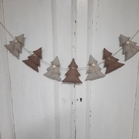 Handgemachte Girlande Mit Tannenbäumen Aus Stoff - Stilvolle Weihnachtsdeko Handgemachte Girlande Mit Tannenbäumen Aus Stoff - Stilvolle Weihnachtsdeko von Home1710
