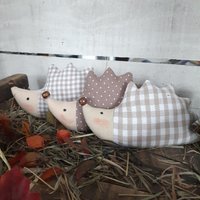 Handgemachter Stoff-Igel - Niedliche Dekoidee Aus Stoff- Deko Für Zuhause Handgemachter Stoff-Igel - Niedliche Dekoidee Aus Stoff- Deko Für Zuhause von Home1710