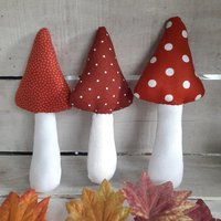 Stoffpilze - Handgemachte Herbstdeko Set | 3 Stück Herbstliche Pilzköpfe Aus Stoff Zum Hängen von Home1710
