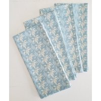 Blaue Und Cremefarbene Blattmotiv-Servietten, 4-Er Set, Baumwolle, Hochwertige Tischwäsche von HomeAndHolidayShoppe