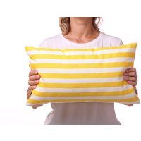Gelbes Und Weißes Streifenkissen, Sunny Deko Kissen, Sommer Seekissen, 100% Baumwolle Handgenähtes Kissen von HomeArtPillows