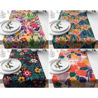 Blumen Tisch Dekor, Dekorative Tischwäsche, Floral Tischdecke, Blossom Rosebud Tischläufer, Schwarz Weiß Design Läufer von HomeCraftsTR