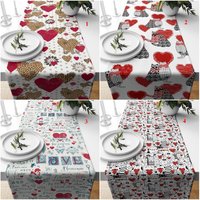 Valentinstag Tischläufer, Herz Tischdecke, Love Print Geschirr, Rot Weiße Moderne Geschenke, Tischdekoration von HomeCraftsTR