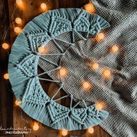Makramee Mond Wandbehang - Boho Deko Fürs Kinderzimmer & Babyzimmer Handgemacht in Blau von HomeDecoFactory