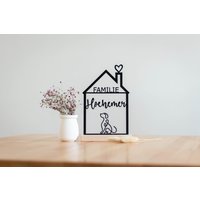 Familienschild Personalisiert Holzdeko Zum Hinstellen Türschild Mit Hund Einweihungsgeschenk Flur Deko Hängen Namensschild Schwarz von HomeDecoLove