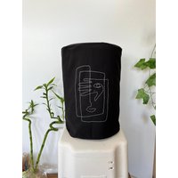 Homeprepco Minimales Muster Bestickter Wasserspender 5 Gallonen Demijhon Abdeckung - Rustikales Zuhause Küchendekor von HomePrepCo