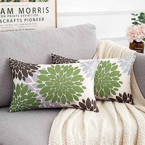 HomeStilez Kissenbezug Grün Braun und Grau Moderne Blumen Muster Dahlie Sofakissen 30x50cm Dekokissen Kissenhülle Dekorativ Quadratisch Waschbar Herbst 2er Set für Wohnzimmer Schlafzimmer Sofa Café von HomeStilez