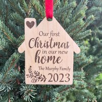 2024 Unser Erstes Weihnachten in Unserem Neuen Zuhause Baumschmuck | Neues Haus Geschenk Makler-Markierungs-Geschenk von HomeSweetSignsNH