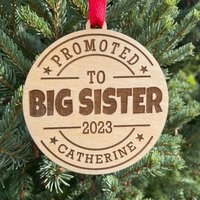 Befördert Zu Big Sister Weihnachtsverzierung | Geschwister Geschenk Neues Baby 2024 Weihnachtsornament von HomeSweetSignsNH