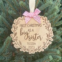 Erstes Weihnachten Als Big Sister | Schwester Ornament New Sibling Geschenk 2024 Weihnachtsschmuck von HomeSweetSignsNH
