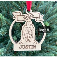 Läufer Junge 2024 Ornament | Laufbahn Weihnachtsverzierung Personalisiertes Track Weihnachten von HomeSweetSignsNH