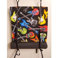 Klassenzimmer Tür Fenster Vorhang Helle Farben Electric Guitars Roll Up von HomeSweetSweetHome