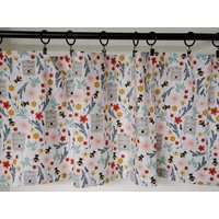 Valance Bienen Beehives Floral Auf Creme Hintergrund Fenster Behandlung Baumwollstoff Bauernhaus von HomeSweetSweetHome