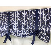 Blauer Tie Up Vorhang Boho Valance Kitchen Custom Valance. Krawattenschirm. Marineblaue Tapferance. Hellblauer Küchen Valance von HomeandHome