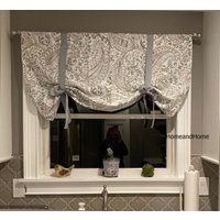 Paisley Krawattenvorhang. Valance. Valances Taupe Ecru Tie Up Valance Shade Küchen Valance von HomeandHome