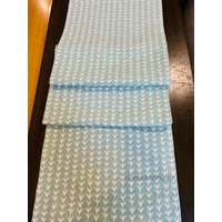 Spa Blau Buffalo Check Tischläufer. Designerstoff Snowy Blue 12 X 72 cm Tischläufer Im Landhausstil von HomeandHome