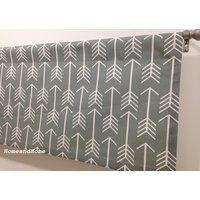Valance 50 X 16 Arrow Grau Weiß Gold Blau Schwarz Pfeil Vorhang Tapance Topper Fenster Valance Fensterbehandlung Küche Valances von HomeandHome