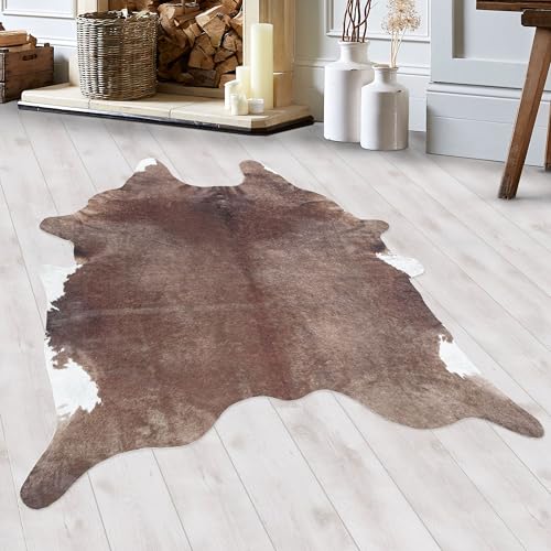 HomebyHome Fell Teppich Flachgewebt Kunstfell Rinderfell Kuhfell Design Wohnzimmer Schlafzimmer 8 mm Florhöhe Waschbar Weich Tierform rutschfest Braun, Farbe:Braun, Grösse:100x135 cm von HomebyHome