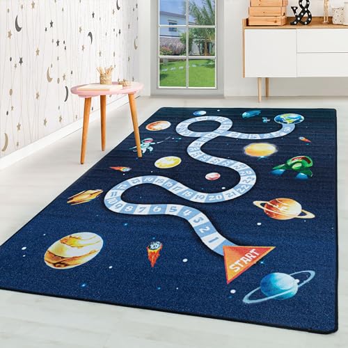 HomebyHome Kurzflor Kinderteppich für Jungen und Mädchen 80 x 120 cm Marineblau Planet Design - Waschbarer Teppich Extra Weich und Antiallergen - Teppich für Kinderzimmer, Babyzimmer und Spielzimmer von HomebyHome