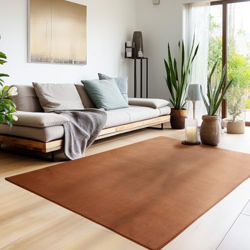HomebyHome Kurzflor Teppich Wohnzimmer 140 x 200 cm Braun - Waschbarer Teppich für Schlafzimmer, Esszimmer und Ideal als Küchenteppich - Flauschiger Teppich Extra Weich, Einfarbig, rutschfest, Modern HomebyHome Kurzflor Teppich Wohnzimmer 140 x 200 cm Braun - Waschbarer Teppich für Schlafzimmer, Esszimmer und Ideal als Küchenteppich - Flauschiger Teppich Extra Weich, Einfarbig, rutschfest, Modern von HomebyHome