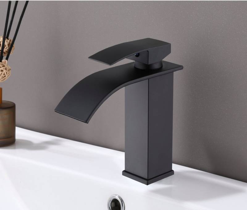 Homeline Badarmatur Waschtischarmatur Wasserhahn Bad Badarmatur Armatur Schwarz / Chrom (Mischbatterie ist flexibel, Schläuche., Mit Schläuche) von Homeline
