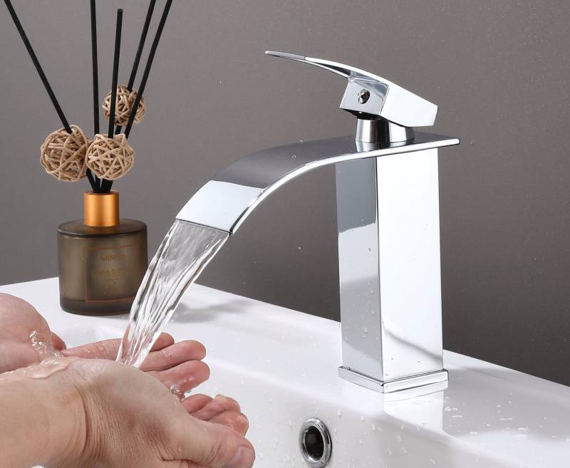 Homeline Badarmatur Waschtischarmatur Wasserhahn Bad Badarmatur Armatur Schwarz / Chrom (Mischbatterie ist flexibel, Schläuche., Mit Schläuche) von Homeline