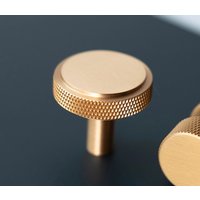 Runder Rändelknopf Messing Luxe Möbelbeschläge | 35 Mm Runder Rändelknopf Messing Luxe Möbelbeschläge | 35 Mm von HomeluxeCo