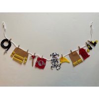 Feuerwehrmann Miniatur Wäscheleine Aus Filz von HomemadeHeartfelt
