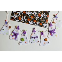 Happy Ghosts in Party Mützen Und Schals Banner Halloween Girlande Trick Or Treat Wandbehang Boo Dekoration Für Oktober von HomemadeHeartfelt