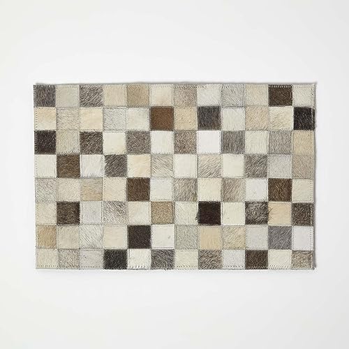 HOMESCAPES Leder-Tischset 4er-Set 46x30 cm grau-creme-beige, karierte Patchwork Platzsets aus Leder mit Fell und Filz-Unterseite von Homescapes